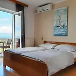 Pansion Katarina Krk Bed and breakfast Malinska