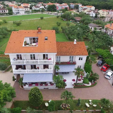 Bed & Breakfast Pansion Katarina 3*