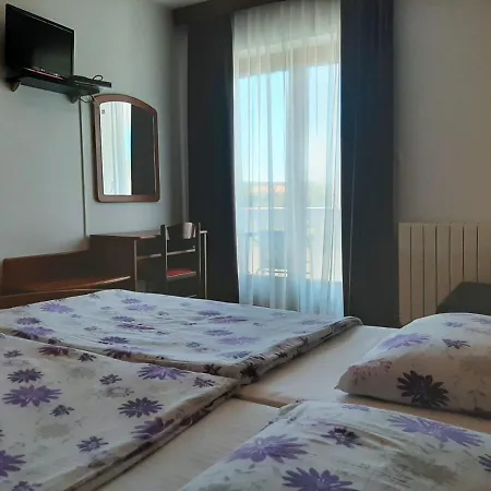 Bed and Breakfast Pansion Katarina Krk 3*
